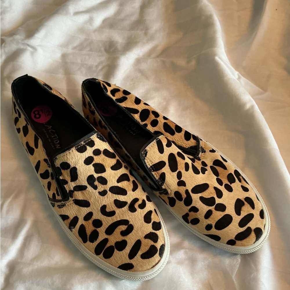 Kenneth Cole New York Leopard Print Slip-On Flats in Tan and Black